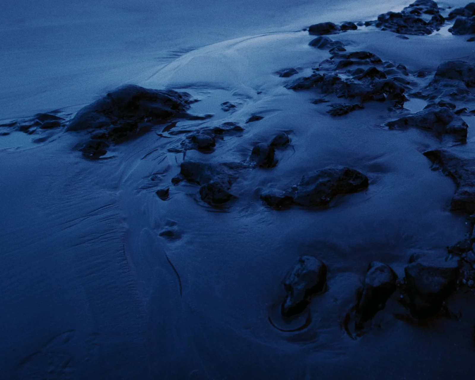 Crossing — still 4